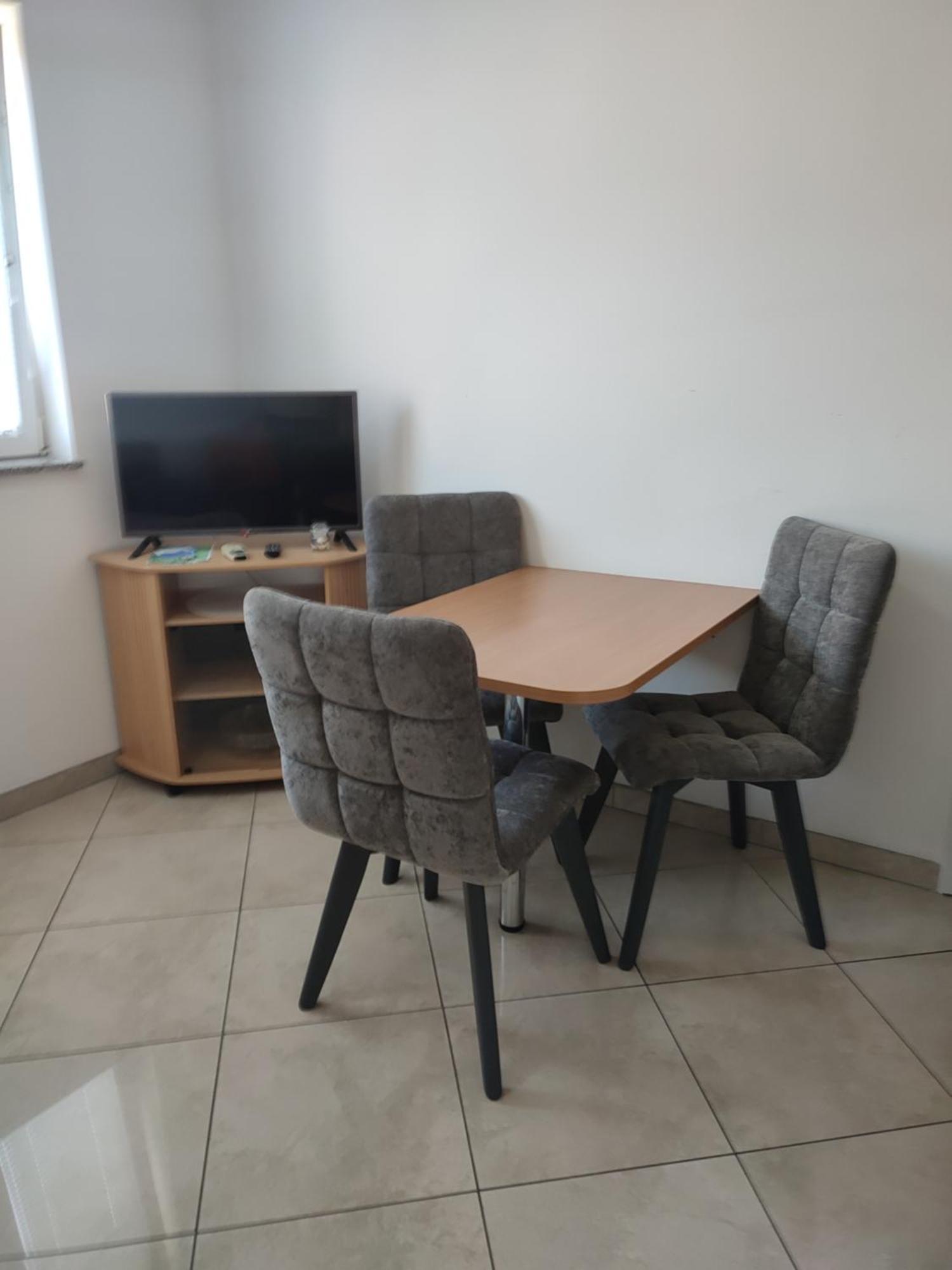 Apartments Kraljic I Baska  Ruang foto